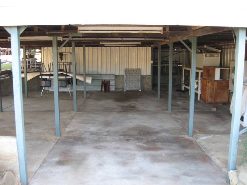 Walk To Shops Picture 2