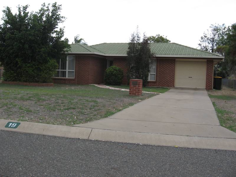 Quiet Location Close to Town! Picture 1