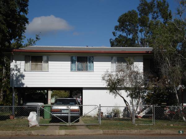 IDEAL STARTER HOME Picture 1