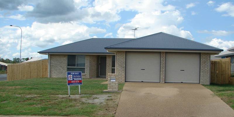 PRIVACY ~ 4 BEDROOM NEW HOME Picture 1