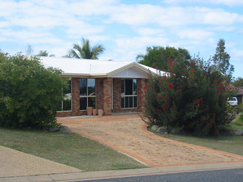 5 Bedroom Family Home ~ 4 Bay Shed Picture 2