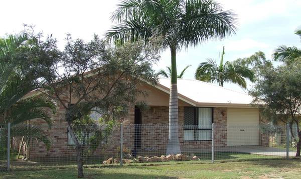 QUIET AREA ~ WALK TO SCHOOLS Picture 1