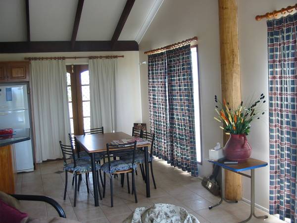 A REAL COUNTRY FEEL ONLY 20KM TO ROCKHAMPTON & GRACEMERE Picture 3