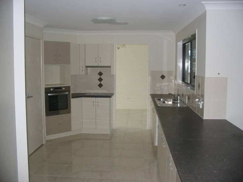 5 Bed, Big Yard & Beautiful Picture 2