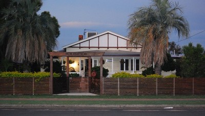 COLONIAL HOME - GREAT LOCATION Picture