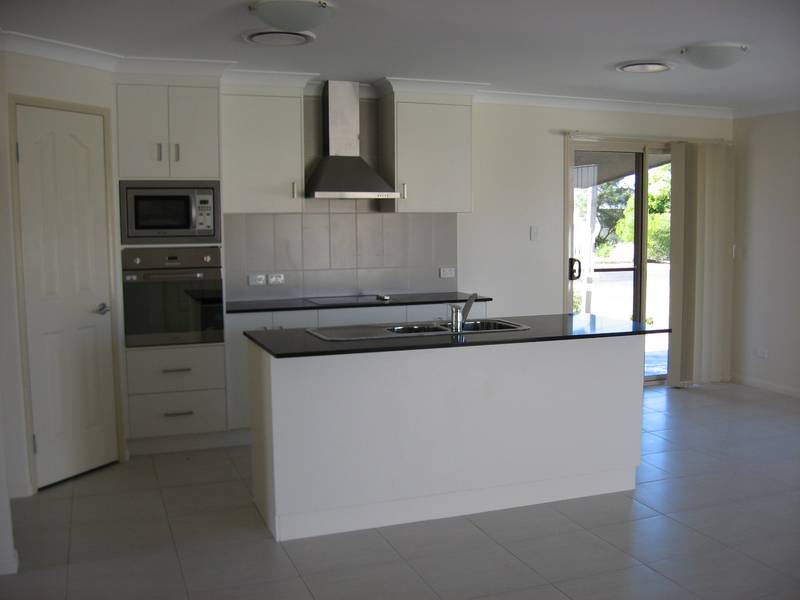 3 BEDROOM LUXURY VILLA AVAILABLE FURNISHED OR UNFURNISHED Picture 3