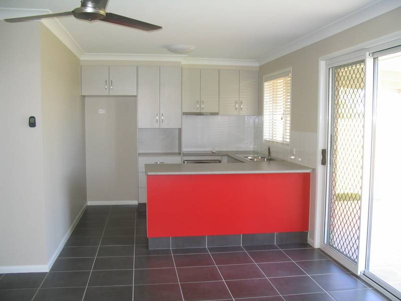 SPACIOUS FULLY FURNISHED UNITS Picture 3