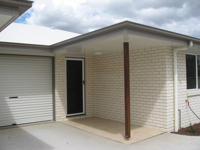 NEAR NEW 3 BEDROOM UNIT Picture 2