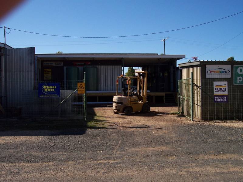 TIMBER HOME WITH COMMERCIAL SHEDS & THRIVING BUSINESS. Picture 3