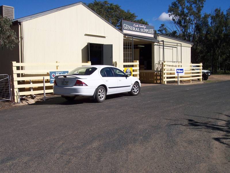 TIMBER HOME WITH COMMERCIAL SHEDS & THRIVING BUSINESS. Picture 2