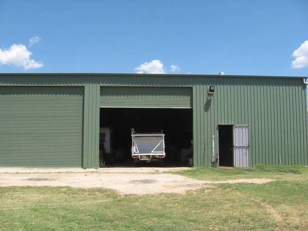 HOME AND SHED ON DEEP RED LOAM Picture 2