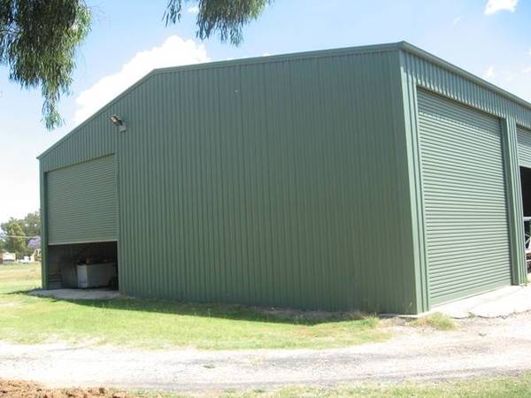 HOME AND SHED ON DEEP RED LOAM Picture 3