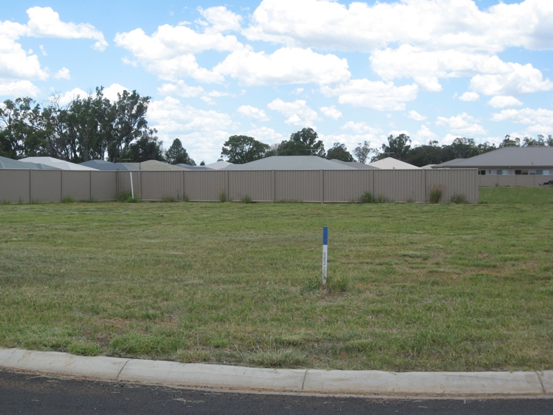 LAND IN SOVEREIGN Picture 1