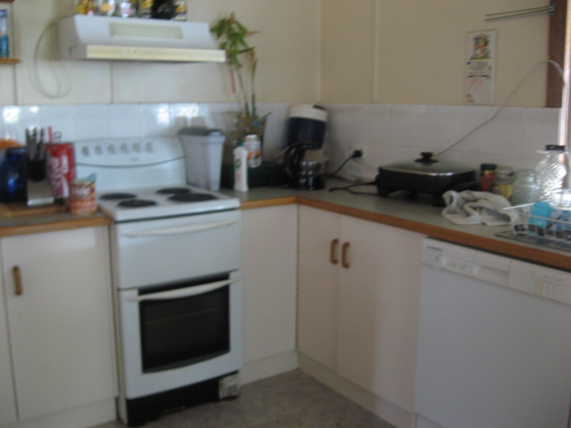 CLOSE TO PARK AND SHOP Picture 2