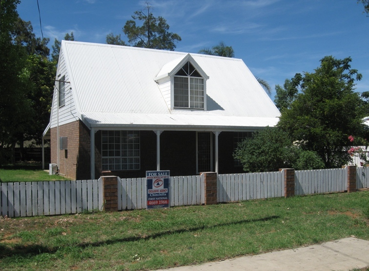 CAPE COD HOME Picture 1