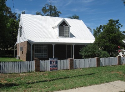 CAPE COD HOME Picture