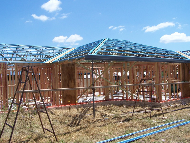 BRIGHT SPACIOUS & AFORDABLE Picture 3