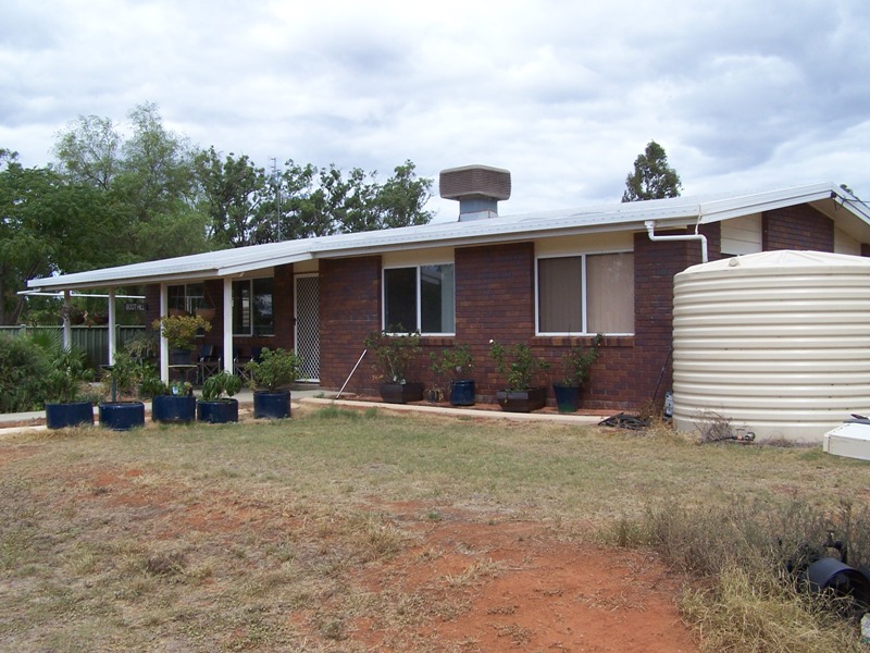 BRICK HOME ON ACERAGE - REDUCED!!!! Picture 2