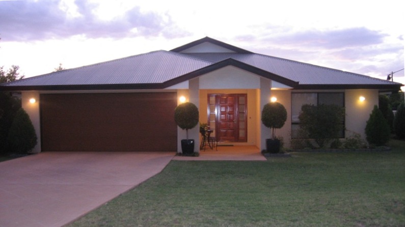 CLASS WITH AMBIANCE Picture 1