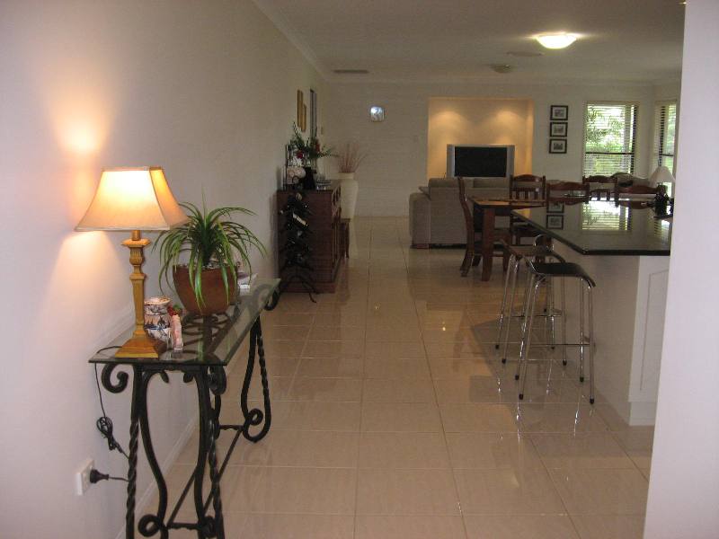 CLASS WITH AMBIANCE Picture 3