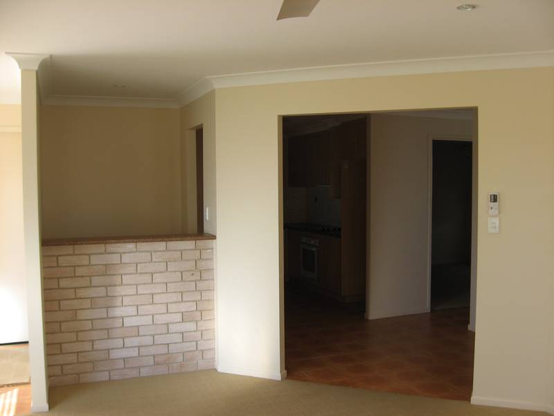 NEAR NEW FURNISHED UNIT Picture 3