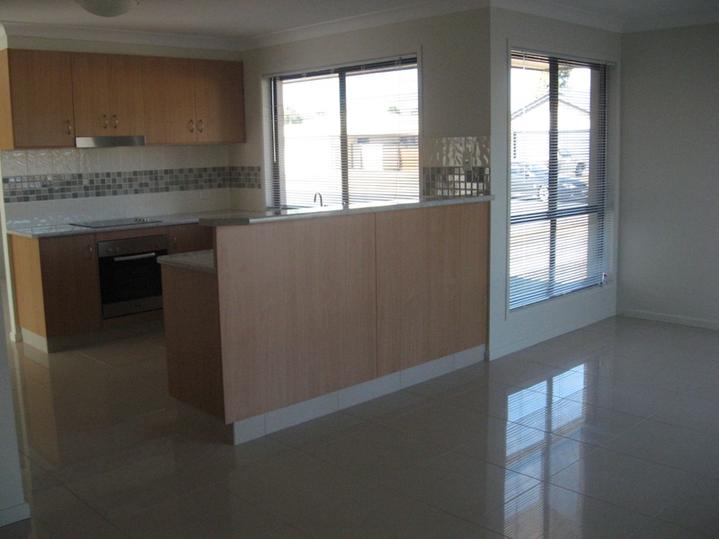 COMFORTABLE FAMILY HOME Picture 3