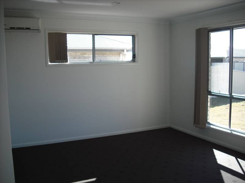 BRAND NEW 4 BEDROOM HOME Picture 2