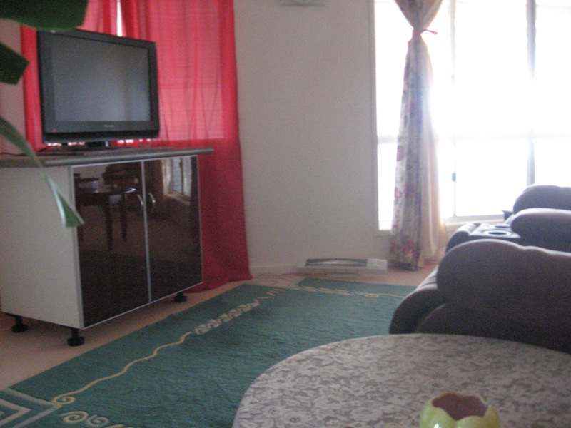 ENJOY THE QUIET LIFE 0N ACREAGE Picture 2