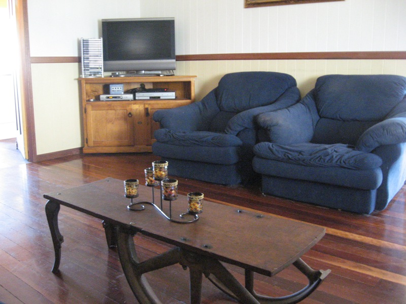 VENDOR TRANSFERRED - MUST SELL Picture 2