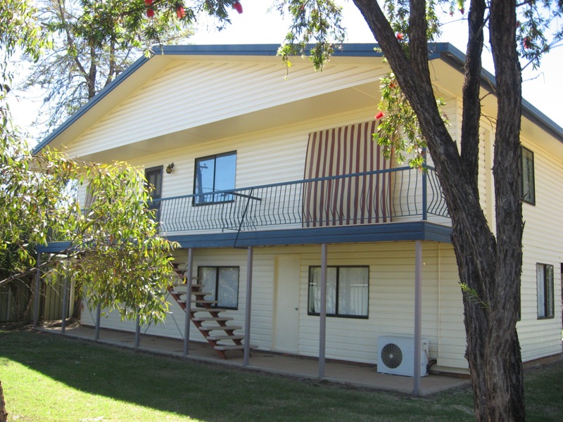 SPACIOUS FAMILY HOME Picture 1