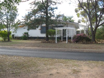 STYLISHLY REFURBISHED FAMILY HOME Picture