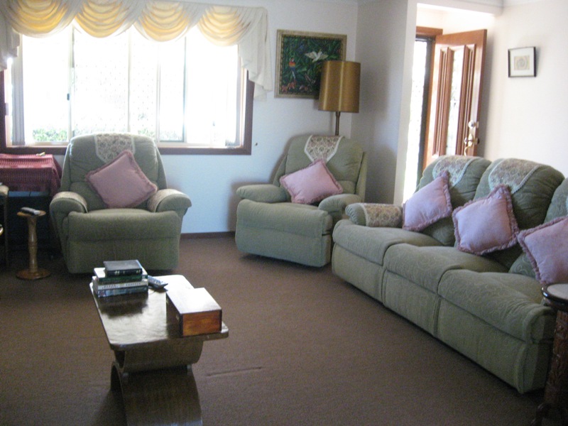 IDEAL FAMILY HOME Picture 2