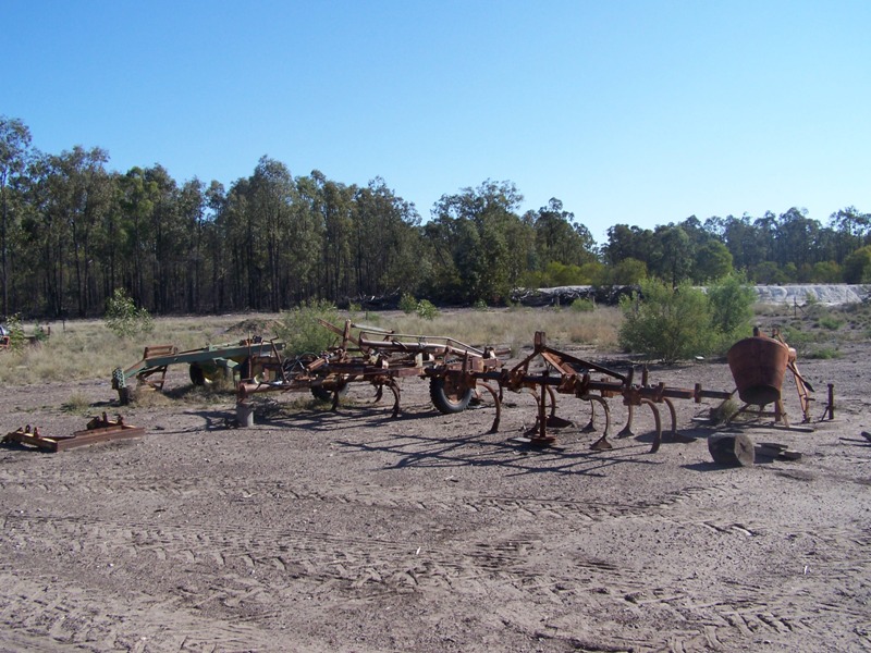 RURAL ACERAGE & FARM EQUIPMENT Picture 3