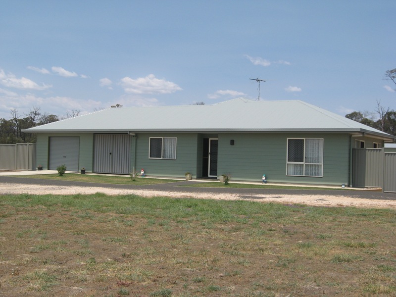 COMPLETELY PRIVATE ACREAGE RETREAT Picture 1