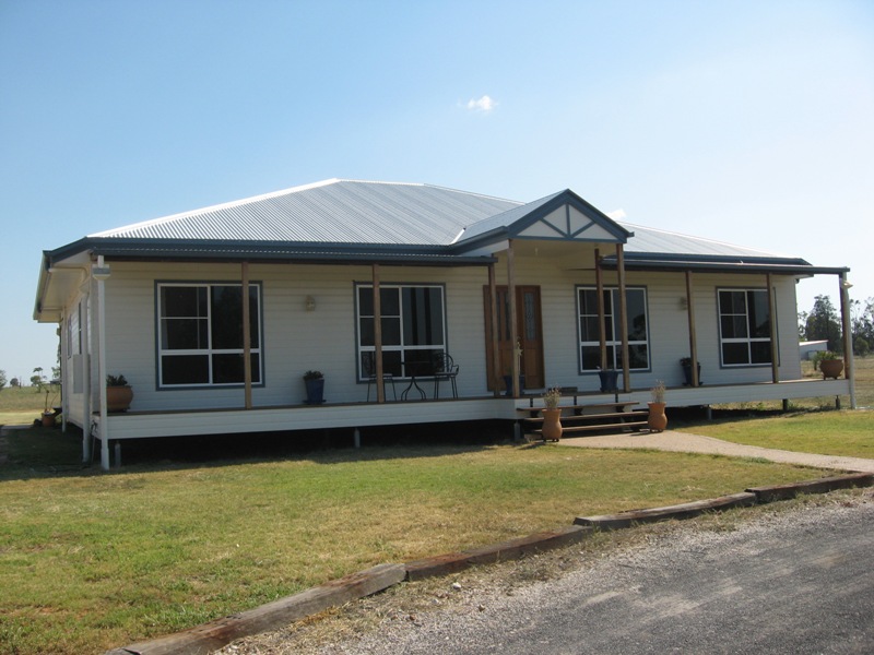 LIFE STYLE ON ACREAGE Picture 1