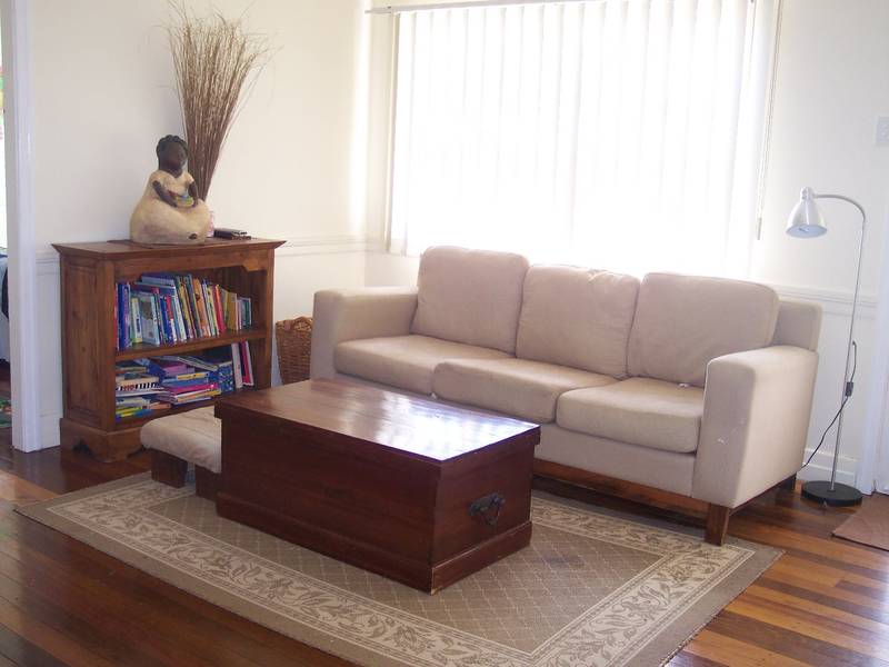 FOR RENT - Yard maintenance Included Picture 2