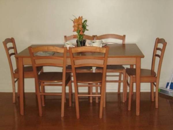 COMFORTABLE FAMILY HOME Picture 3