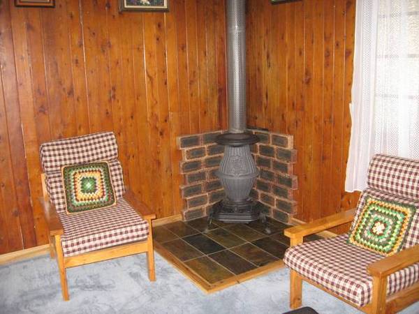 Charming Highset Home Picture 3