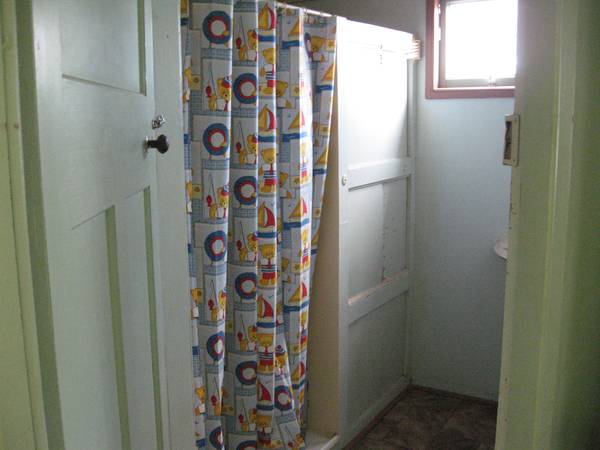 FOR RENT Picture 3