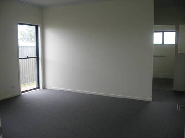 FOR RENT Picture 3