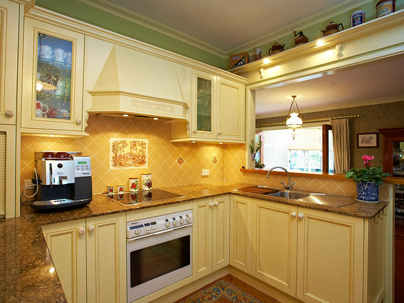 Storybook Cottage with Attitude! Picture 3