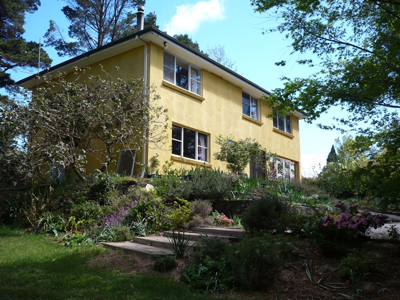 An Acre of Park Like Gardens Picture 3