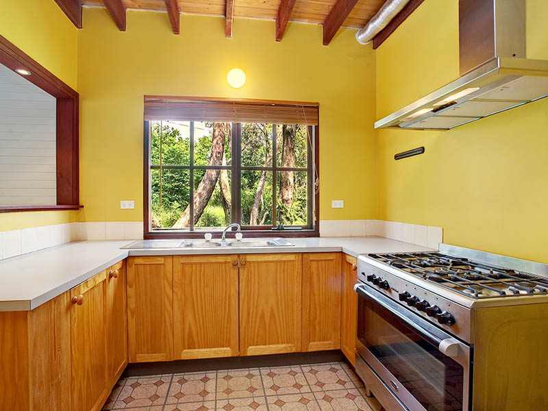 Beautifully Positioned Cottage Picture 3