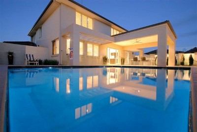 HOME WITH THE WOW FACTOR! Picture