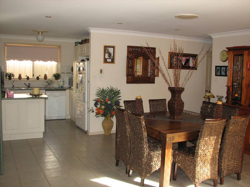 High Side - Clean & Comfortable Picture 2