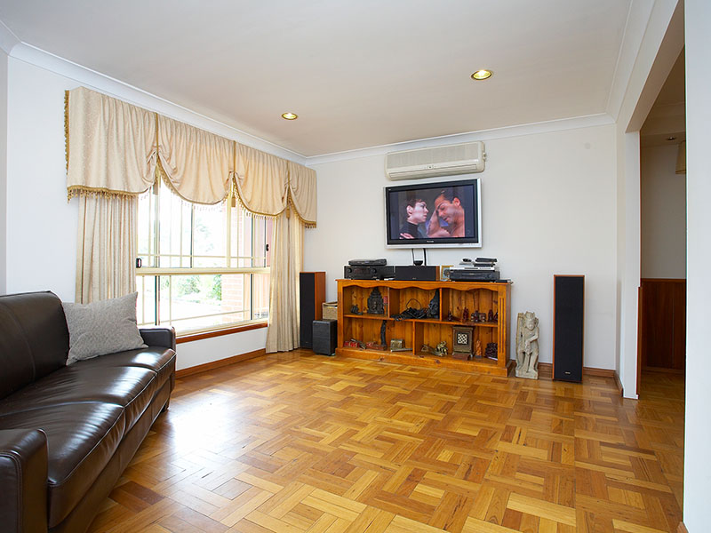 CHARM & CHARACTER Picture 2