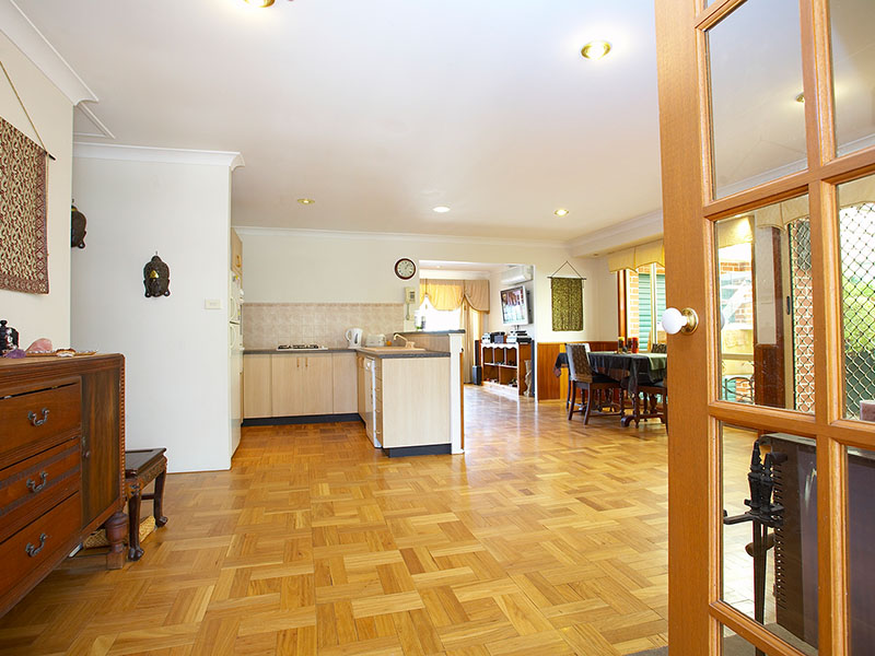 CHARM & CHARACTER Picture 3