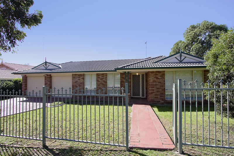 POPULAR 'ST ANDREWS' DRIVE Picture 1