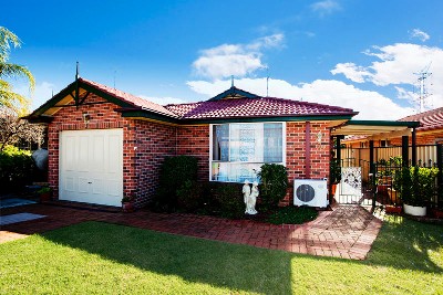 LARGE OPEN PLAN LIVING Picture