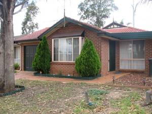FRESHLY PAINTED AND NEW CARPET Picture 1